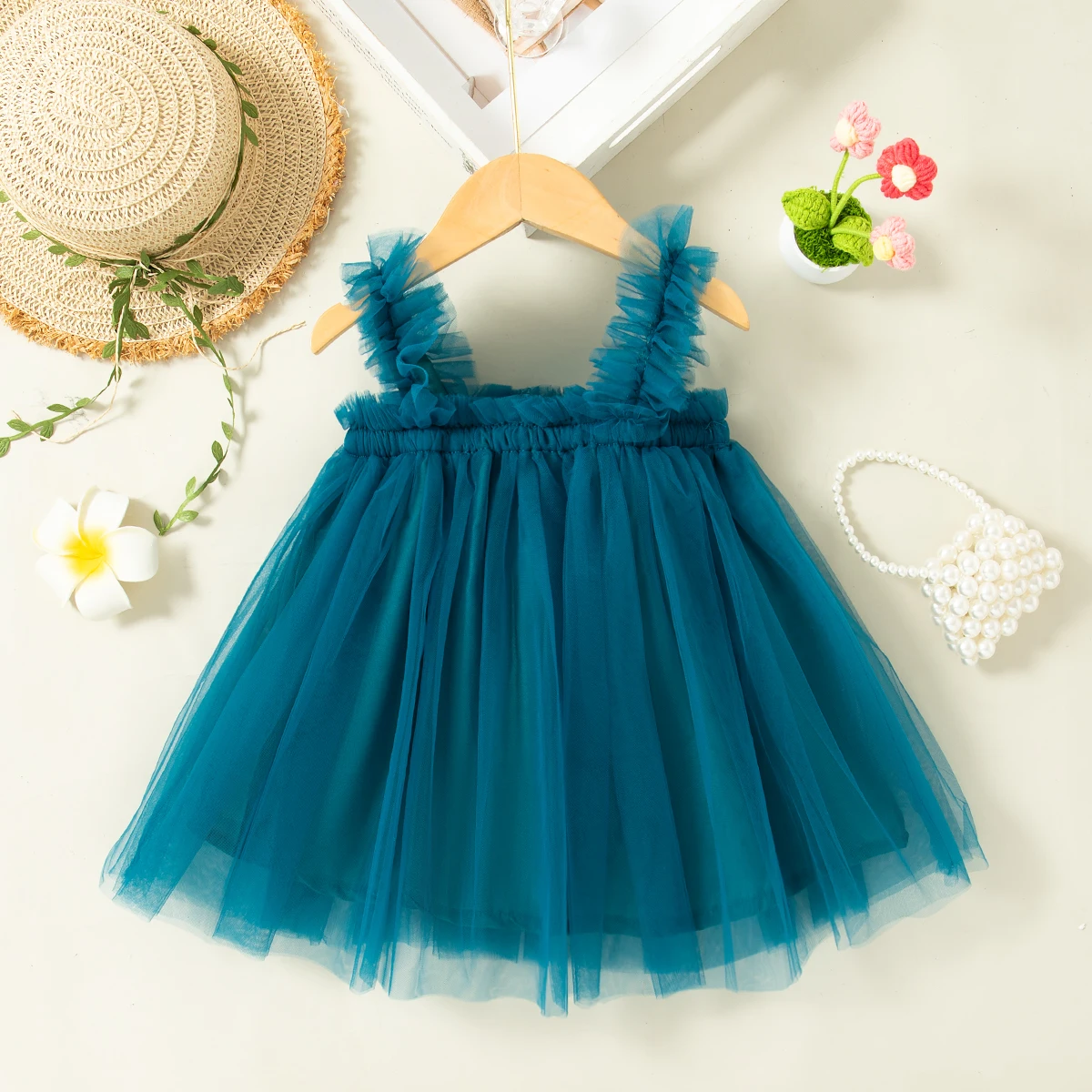 Abito estivo per nuove ragazze Abito a trapezio pieghettato in rete con scollo all'americana Abito da sposa con fiori per bambini Abito da squadra per festa di compleanno Tinta unita