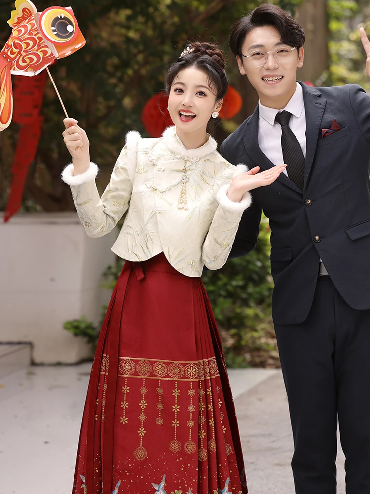 

Новый китайский свадебный комплект: длинное платье-ципао с рукавами и длинной юбкой для церемонии бракосочетания, традиционная национальная мода для помолвки