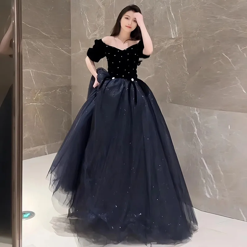 新しい女性の夏のワンショルダー黒宴会イブニングドレスファッショナブルなグリッターショー薄い気質ビッグペンダントパフスカート