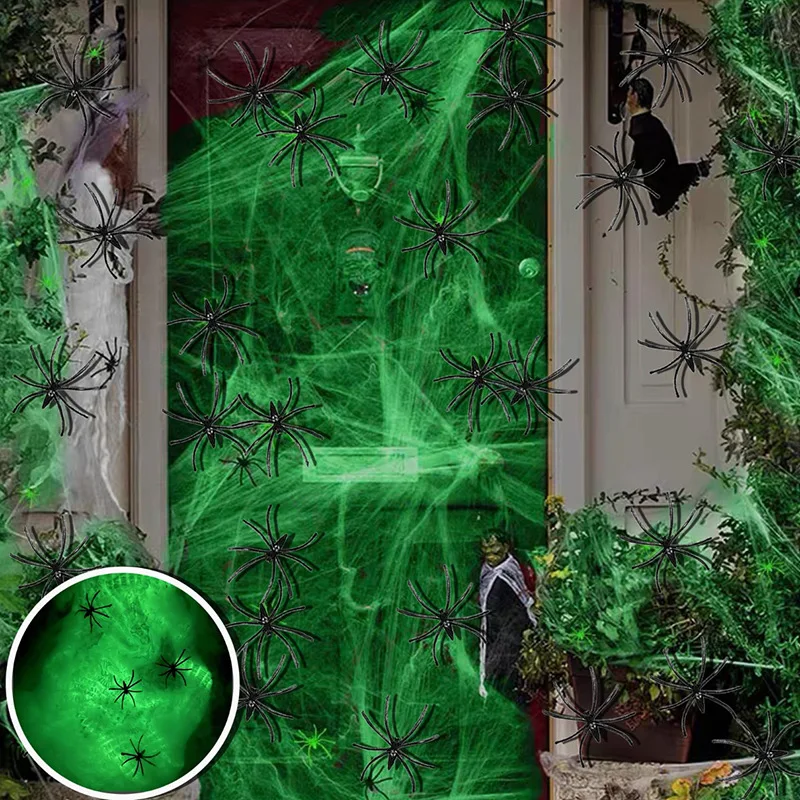 أنسجة العنكبوت البيضاء المتوهجة المطاطية مع العناكب البلاستيكية السوداء للهالوين في الأماكن المغلقة والخارجية وحفلات الزينة المسكونة