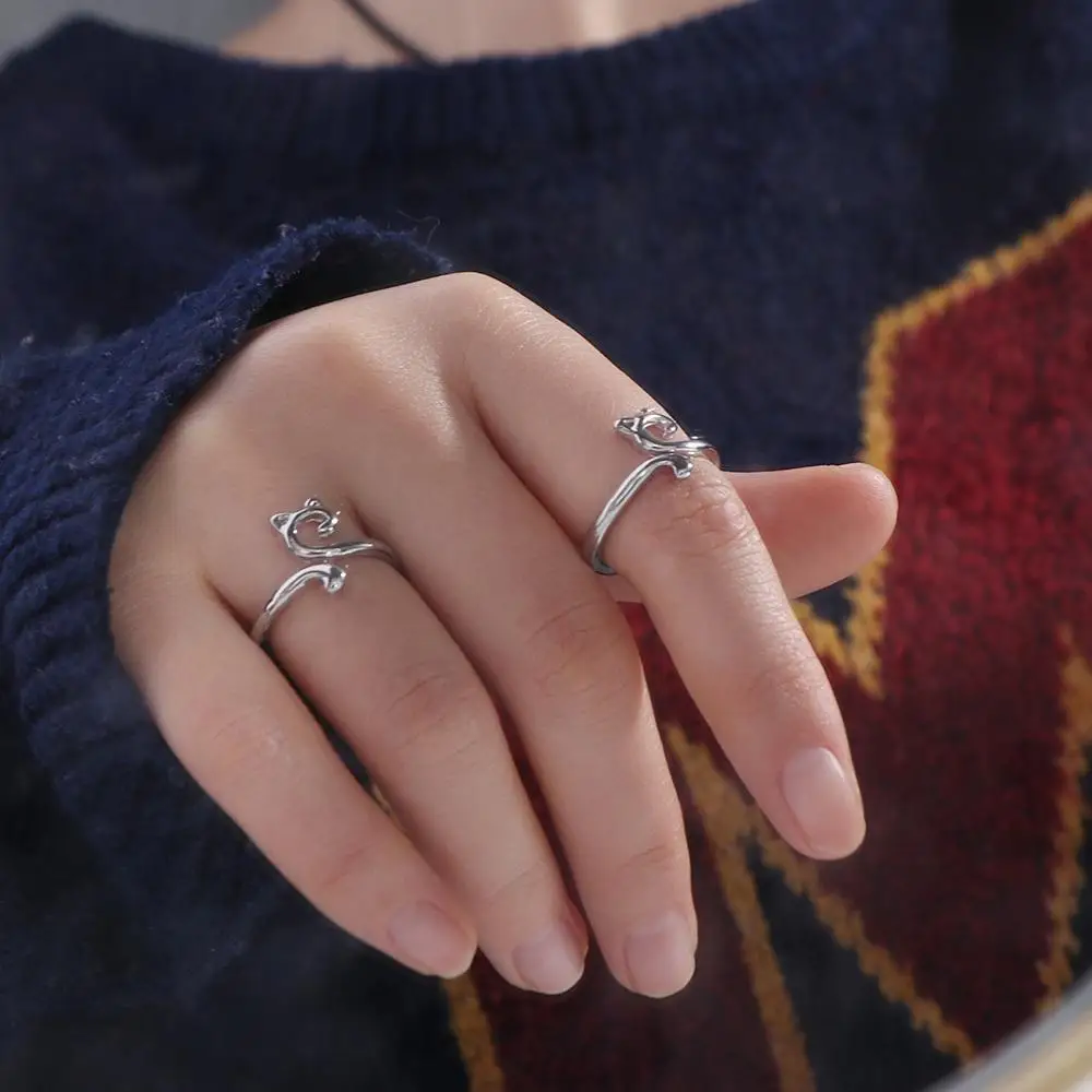 2pcs Loop Metal Crochet Finger Ring Adjustable Convenient Knitting Ring Yarn Guide Tool Open Yarn Ring Sewing