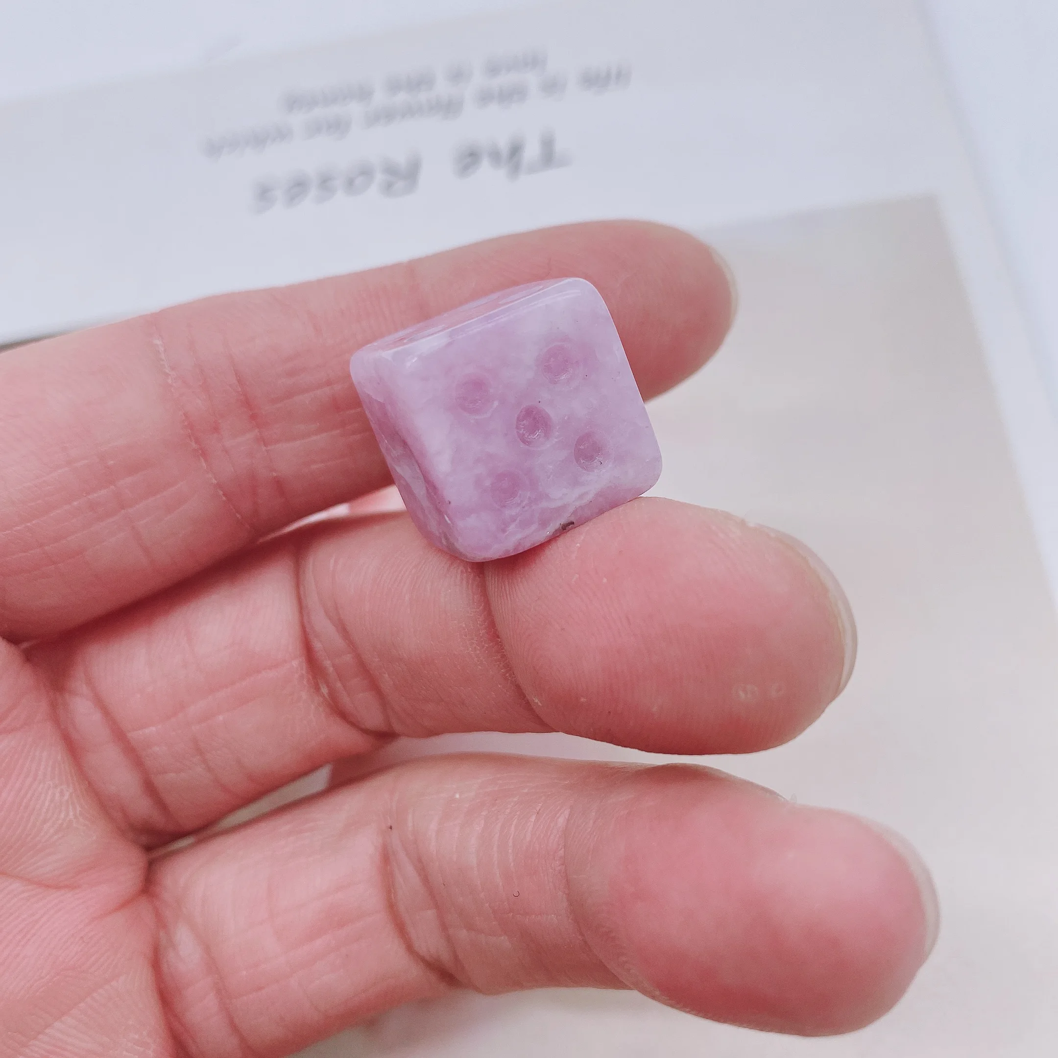 2pcs Natural Purple Mica Dice Energy Reiki Gemstone Cube Palm Carving Decoration Crystal Quartz Healing High Quality For Gift