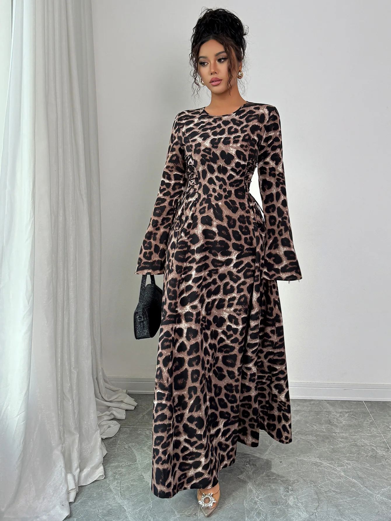 Sukienki Damskie Sukienka Meduza Wiosna Satyna Perły Inkrustowane Marszczenia Rozcięcie na boku Midi Bankiet Francuski Wykwintny Minimalistyczny Damski Artystyczny