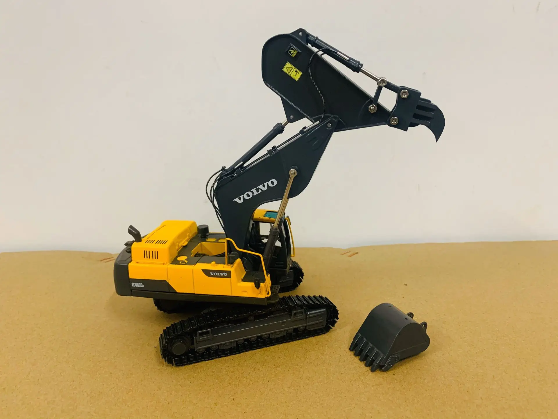 EC480D L Rock Arm Excavator/Hammer 1:50 Scale Diecast/Resin Model