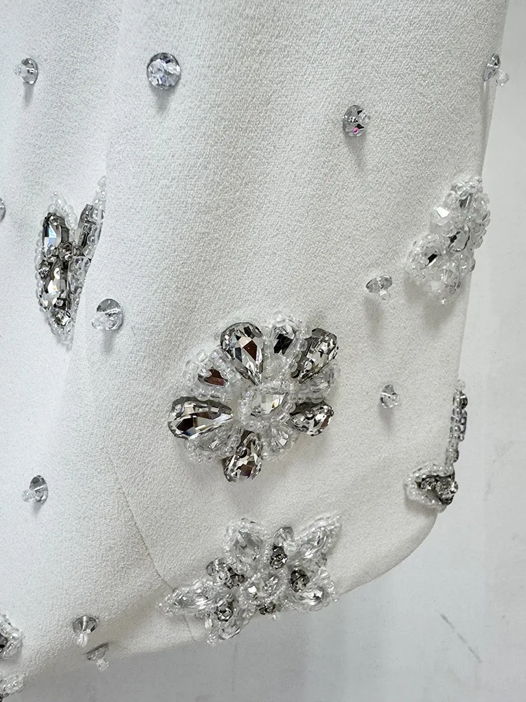 تنورة نسائية صيفية مثيرة موديل 2025 بدون أكمام مرصعة بالألماس باللون الأبيض طقم تنورة طويلة مكونة من قطعتين ملابس أنيقة للحفلات المسائية والنوادي