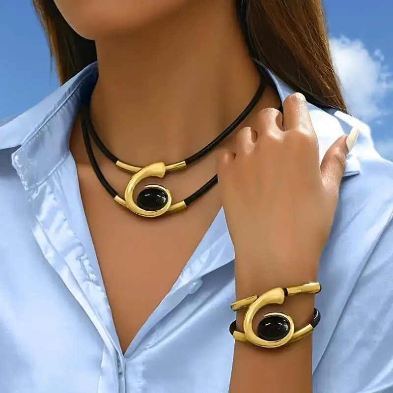 Juego de 2 piezas de collar y pulsera vintage de metal ovalado con imitación de cuero para mujer, joyería de cadena de doble capa en color oro y plata.