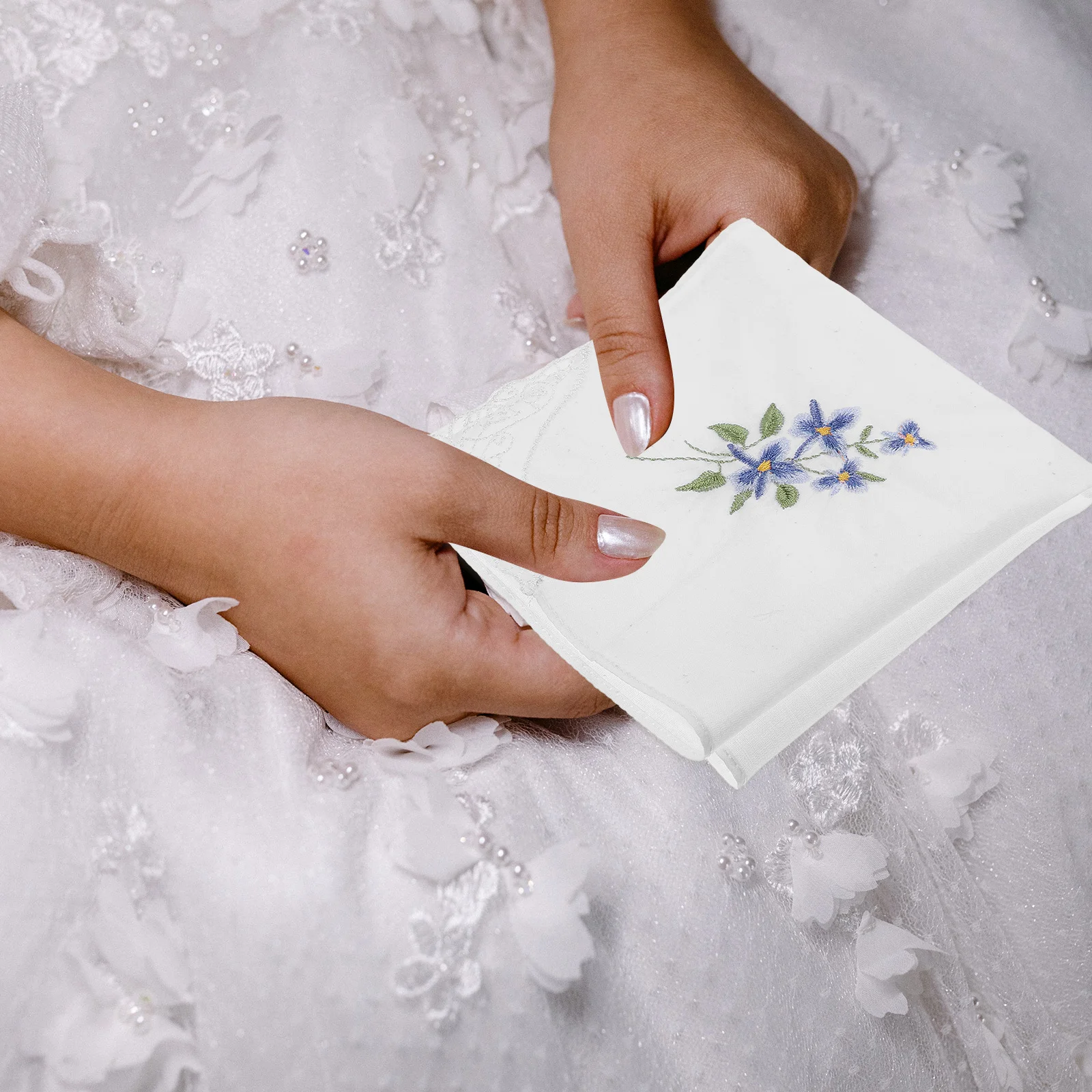 Vintage Style Embroidery Handkerchief Cotton Material Exquisite Craftsmanship Lace Edge Handkerchief for Lady Dating Evening