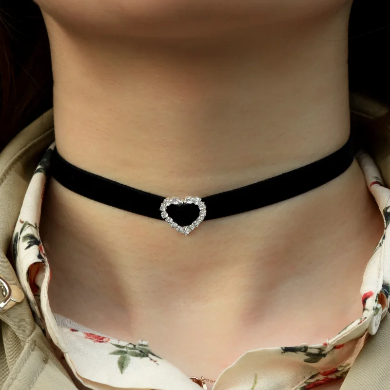 Korean Fashion Velvet Choker Necklace for Women Vintage Sexy Black Necklace with Pendants Gothic Girl Choker Neck Jewelry