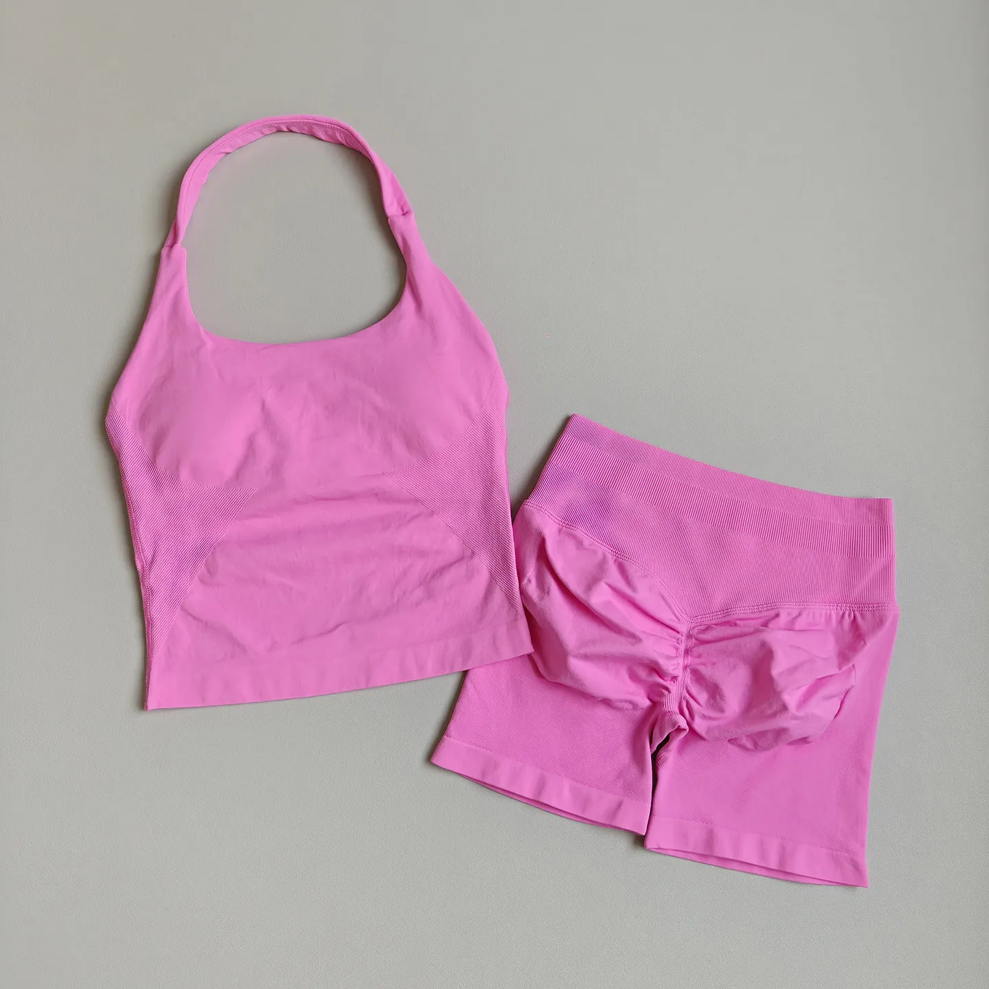 2-teiliges Damen-Sportset, Rückenfreies Neckholder-Top, Hochgeschnittene Nahtlose Dehnbare BHs, Shorts-Anzug, Fitness-Set, Workout-Bekleidung – Detail 3