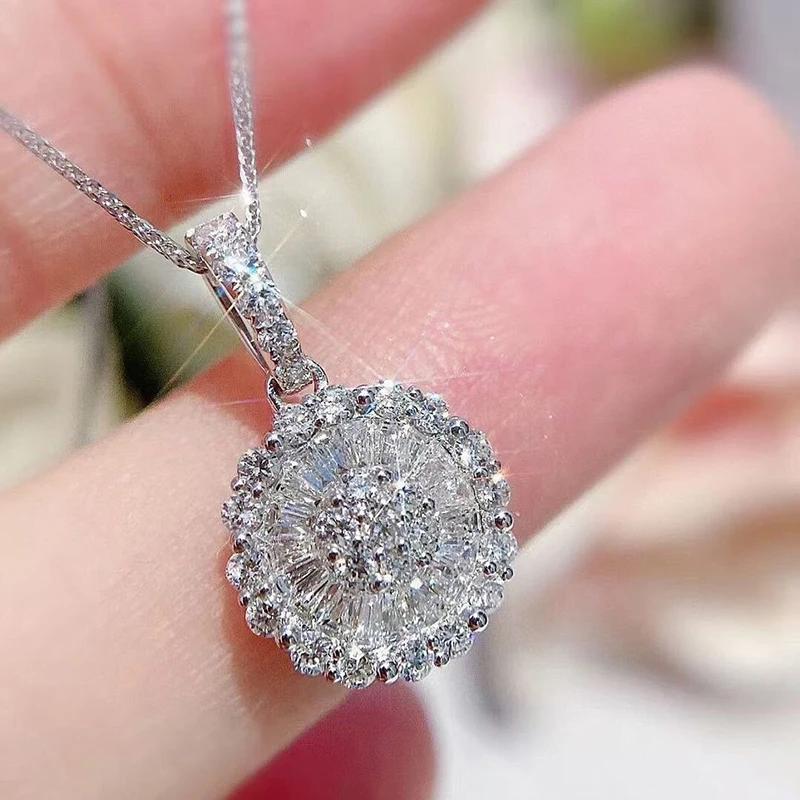 Huitan exquisite Frauen cz Anhänger Halskette romantische Blume geformt Braut Hochzeit Accessoires hochwertige silberne Farbe Schmuck
