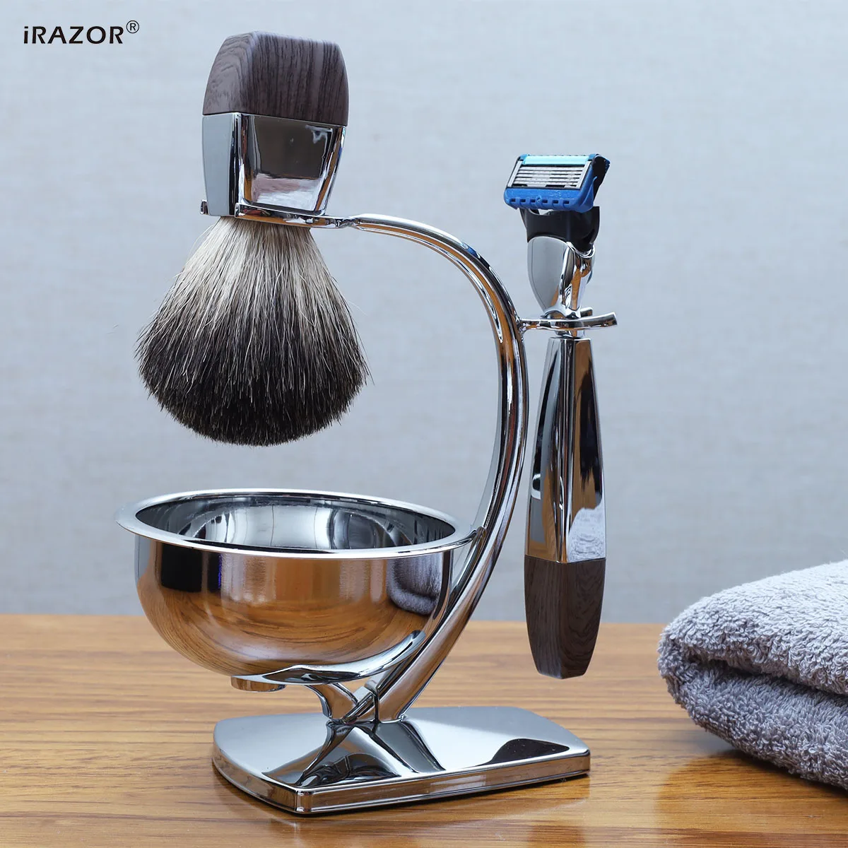 مجموعة حلاقة iRAZOR للرجال، فرشاة بادجر، ماكينة حلاقة رجالي فيوجن 5 آمنة، حامل الحلاقة، وعاء الصابون، تأتي مع صندوق هدايا للعطلات