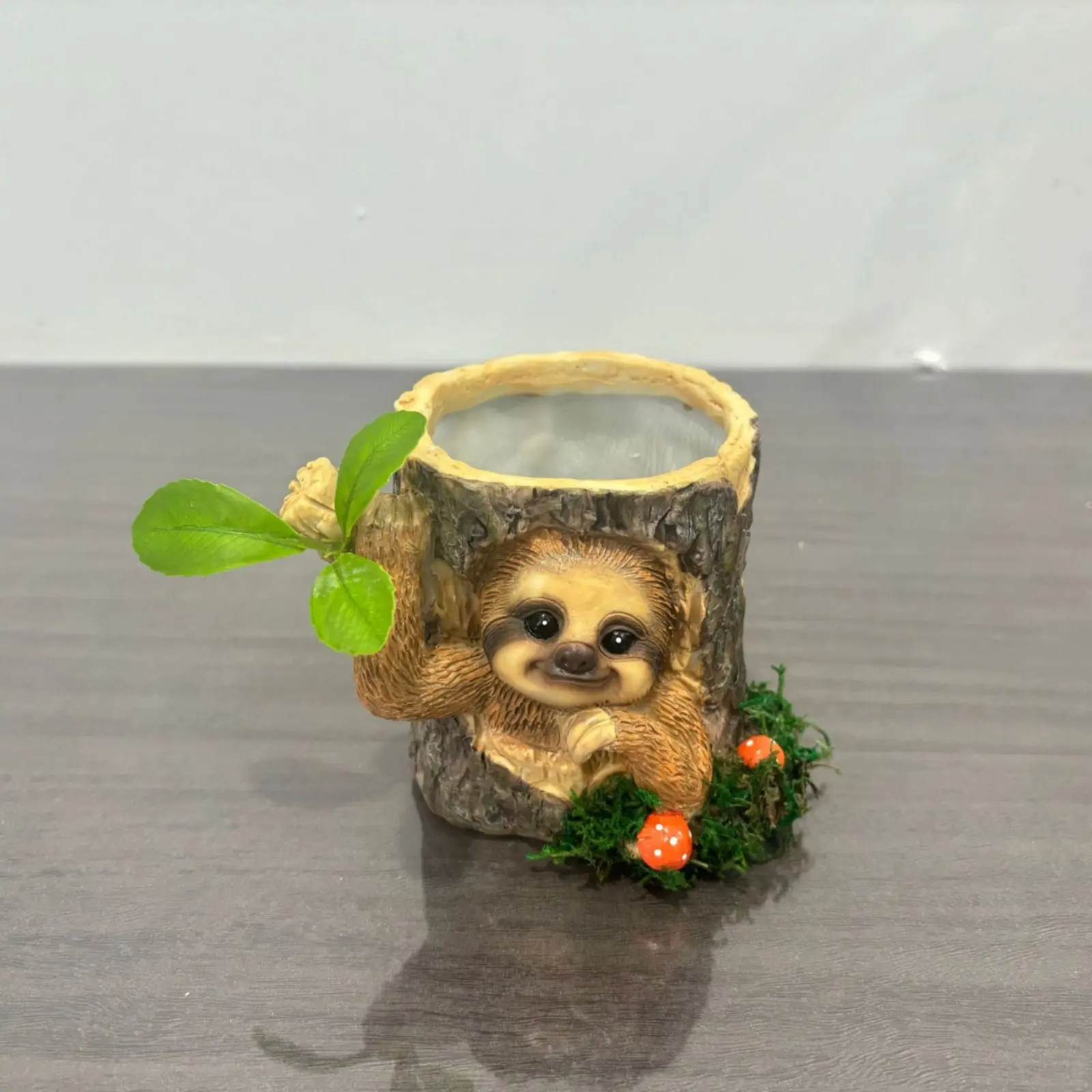 Tree Stump Planter Resin Sloth Planter Succulent Pot Indoor Home Decor Whimsical for Courtyard Decoration