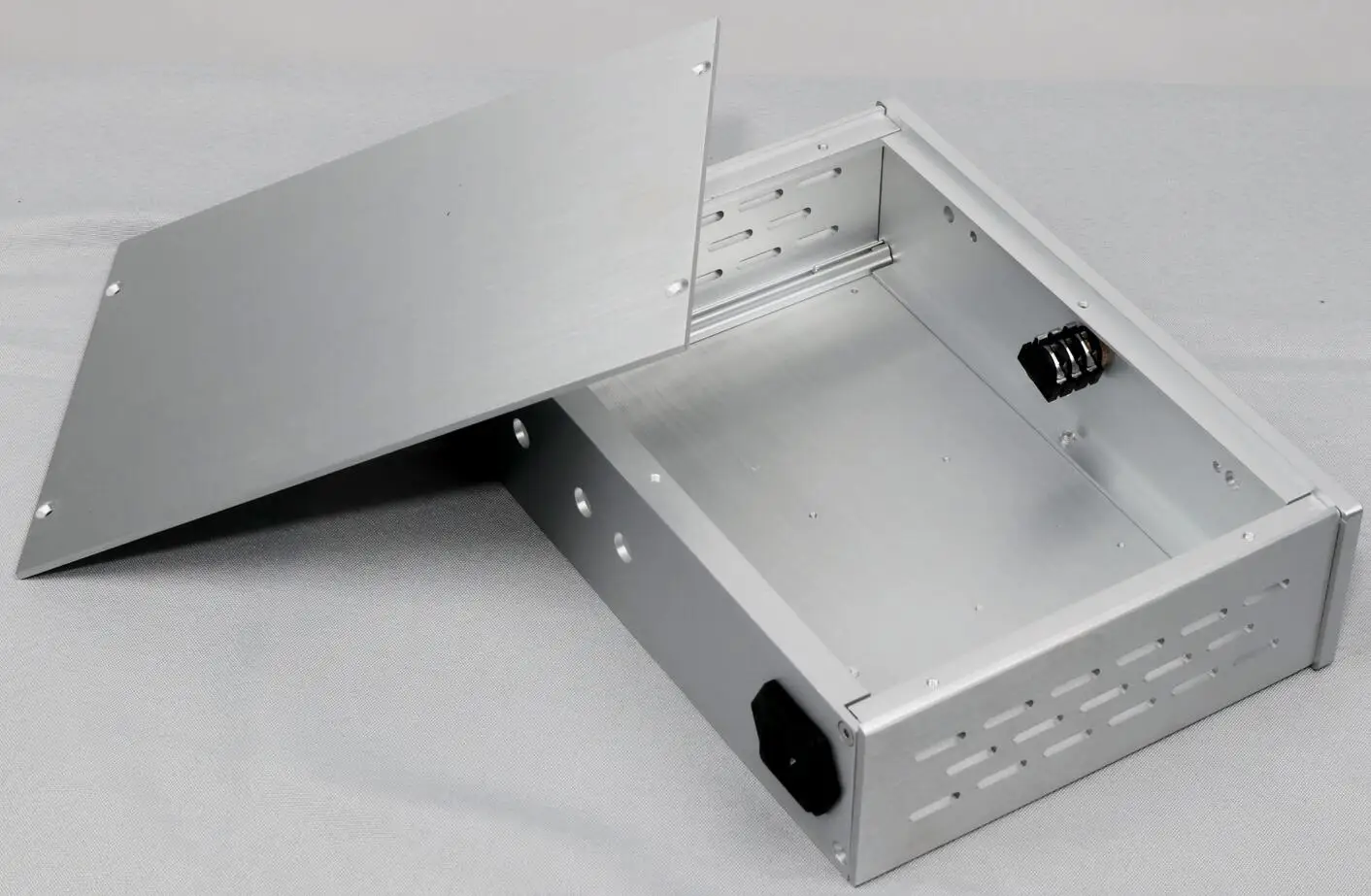 هيكل مكبر صوت لسماعات الرأس من سبائك الألومنيوم ، علبة ذاتية الصنع ، أنبوب ، فضي ، صفيحة من سبائك الألومنيوم