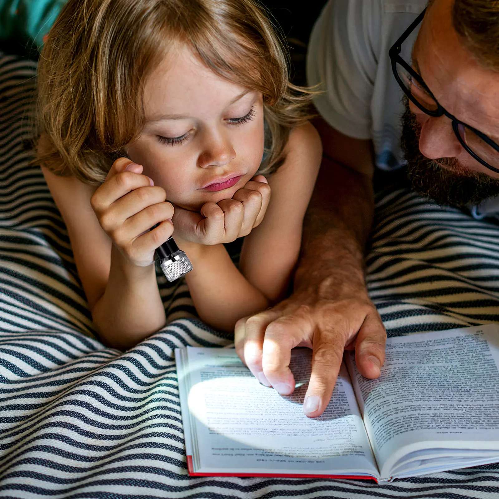 

10 шт., яркий мини-фонарик-брелок, компактный фонарик для кемпинга на открытом воздухе, легкий портативный брелок для мужчин и женщин