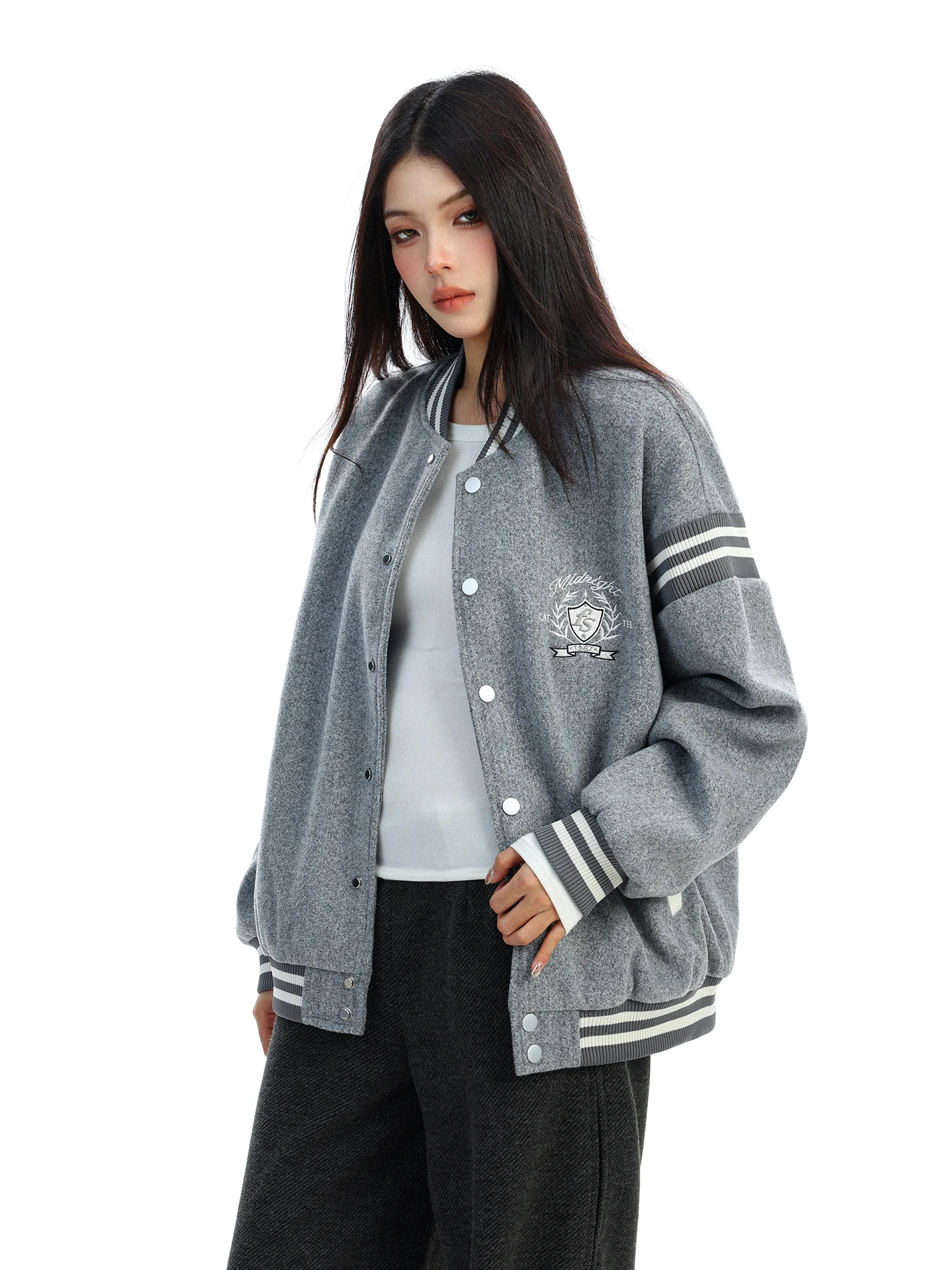 เสื้อแจ็คเก็ตเบสบอลปักลาย Biggold American College สีสันสดใส สไตล์หลวม ใส่ได้ทั้งผู้หญิงและผู้ชาย เหมาะสำหรับฤดูใบไม้ร่วง ปี 2025