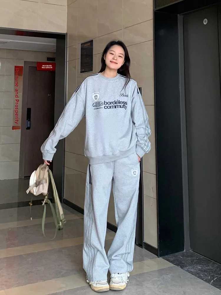 

Women's College Style Sportswear Set Loose Fit Casual Cotton Sweatshirt Two Piece Set for Running Autumn Season Korean Version