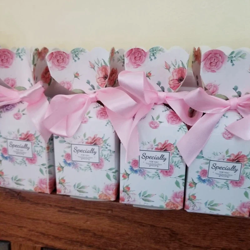 Nowy 50 szt. Kwiatowy wzór pudełka na cukierki wieczór panieński ślubny urodziny dziecka upominek przyjęcie pudełko z 50 jasnoróżową wstążką