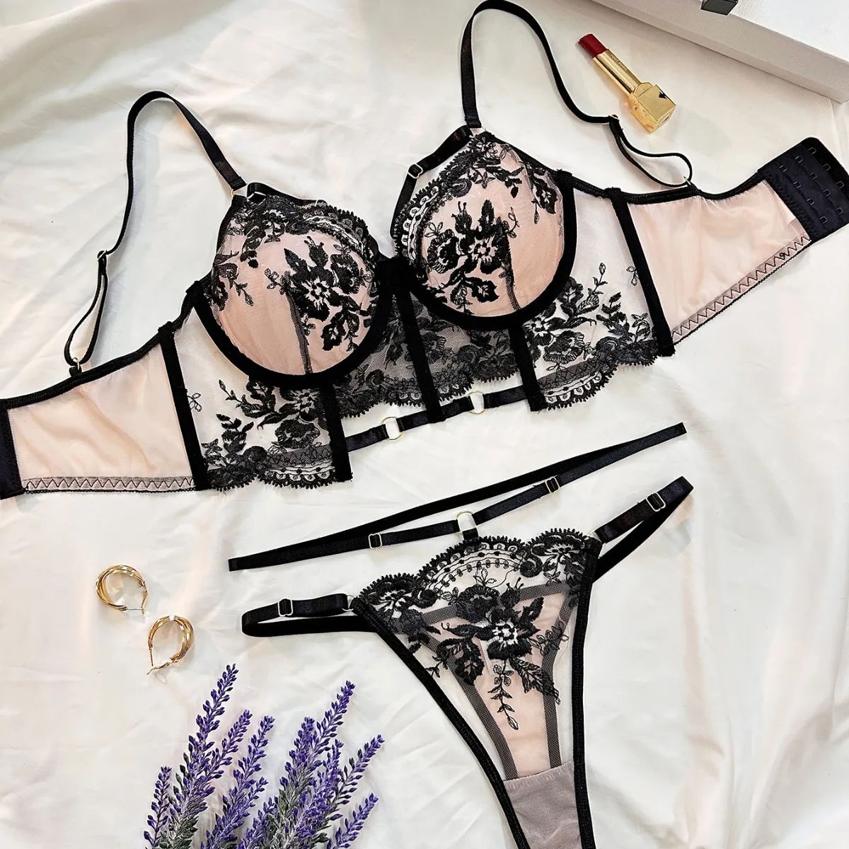 

Комплект женского нижнего белья Kagano: модный вышитый укороченный топ и трусики с низкой посадкой из полиэстера