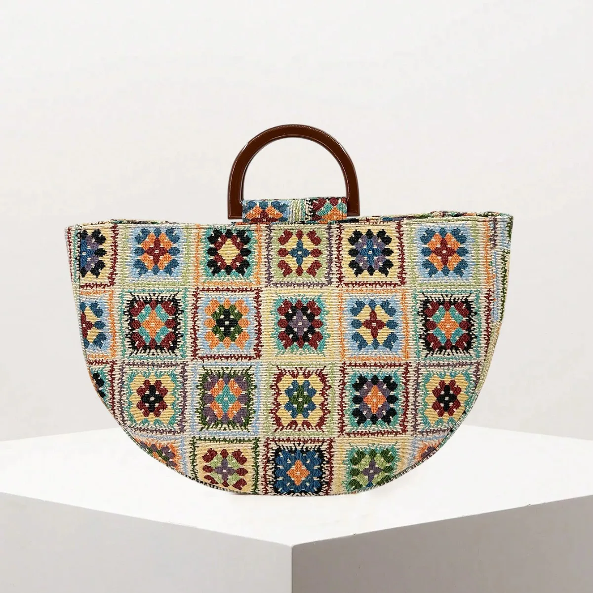 

Сумка-тоут в богемном стиле из плетеной соломки ручной работы, сумка через плечо с цветочным пэчворком, крючком связанная, с милыми цветочными аппликациями, свежая и очаровательная
