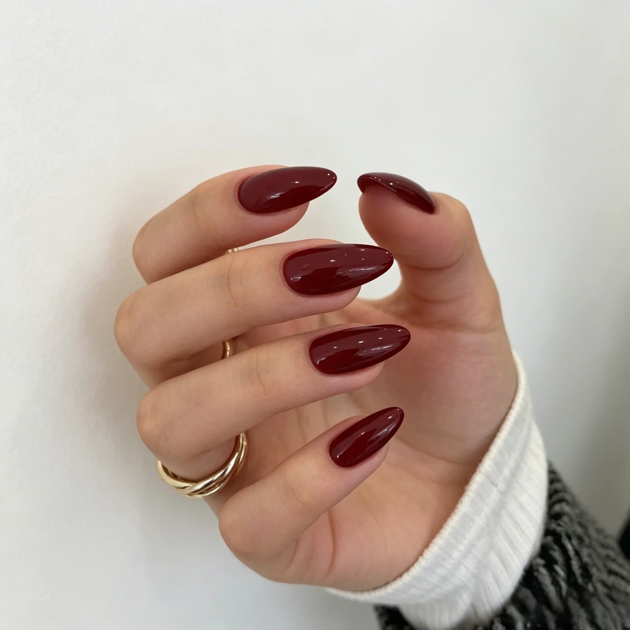 24Pcs/Set Simple Wine Red Fake Nails Mid-length Almond Press on Nails Art Wearable Round Head Oval Full Cover False Nail Tips view 6
