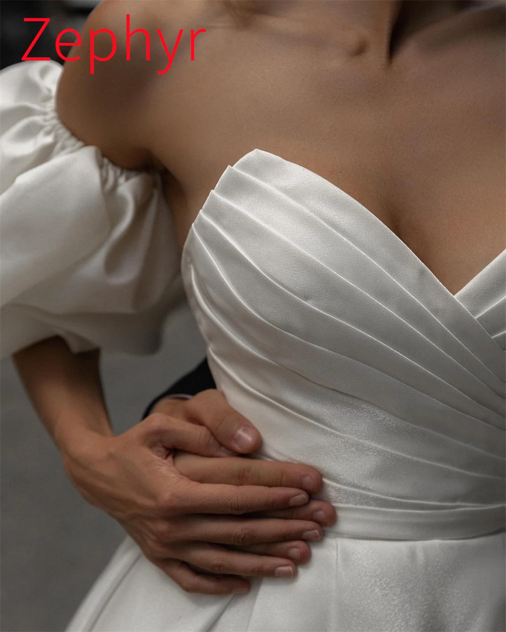 Vestido de novia de satén blanco elegante personalizado, exquisito, sin tirantes, manga desmontable, manga corta, tren capilla, vestidos de novia