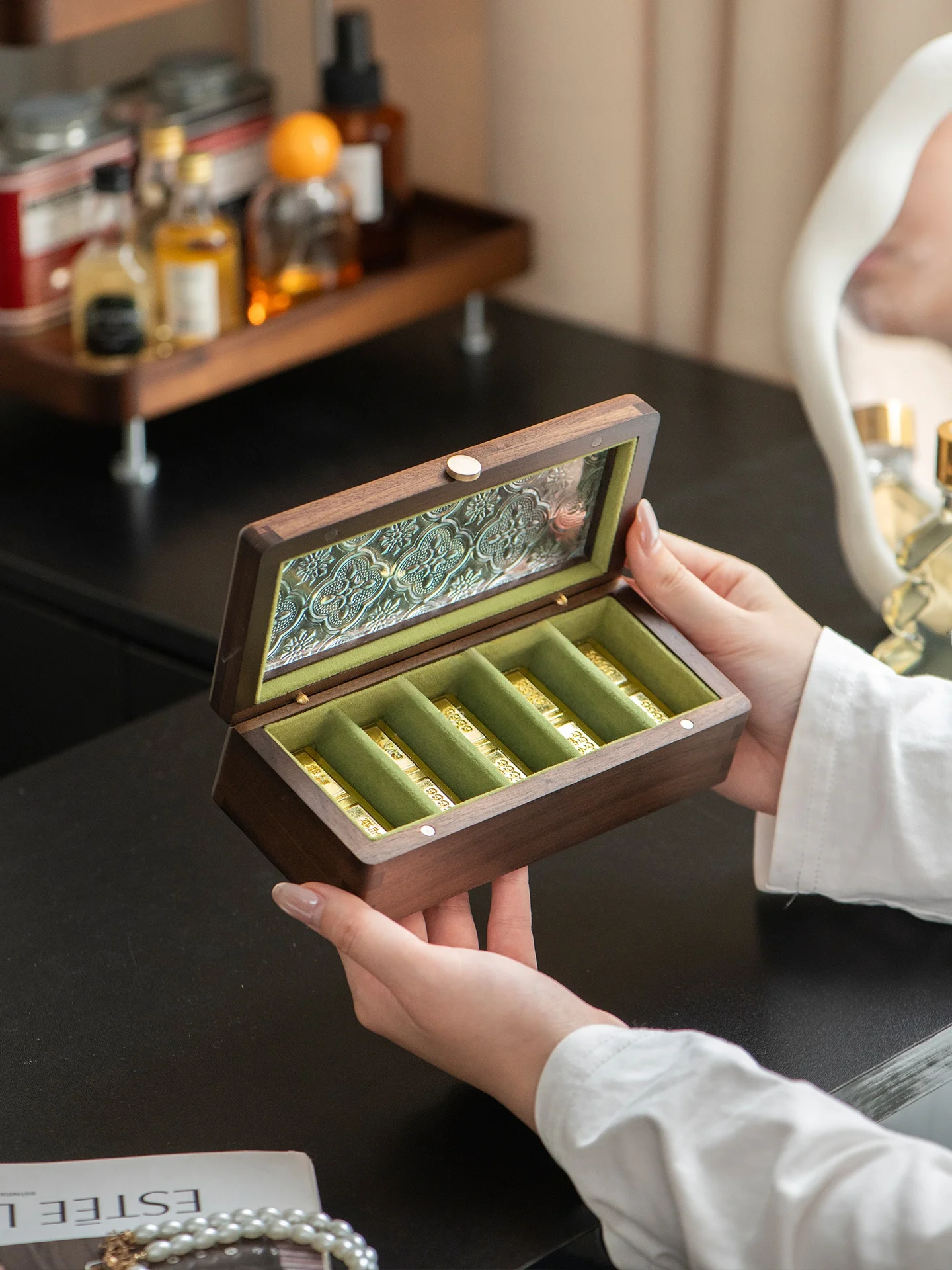 

Изысканная стеклянная шкатулка для хранения золотых слитков или ювелирных изделий, украшенная цветами гибискуса, винтажный настольный органайзер