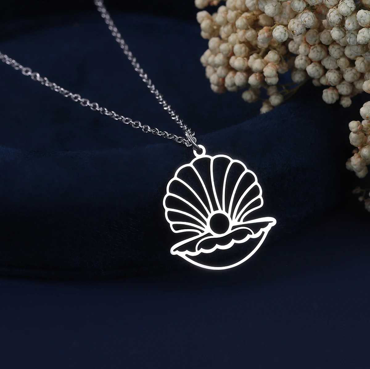 Seashell Pendant Necklace Beach Lover Gifts Scallop Necklace Stainless steel Seashell Jewelry Gifts for Women