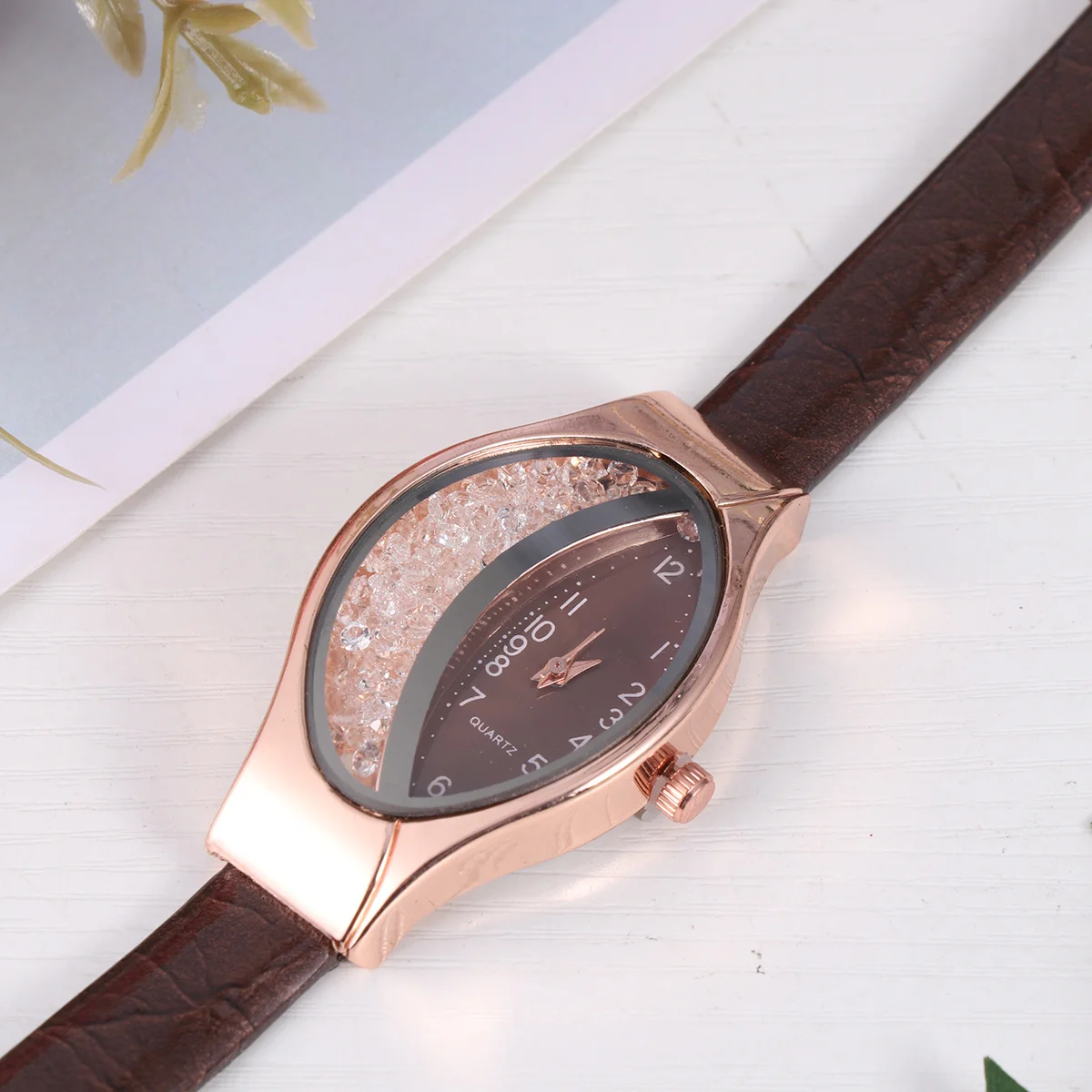 

UKCOCO Oval Watch for Women Fashion Bracelet with Accents Creative Elegant Timepiece