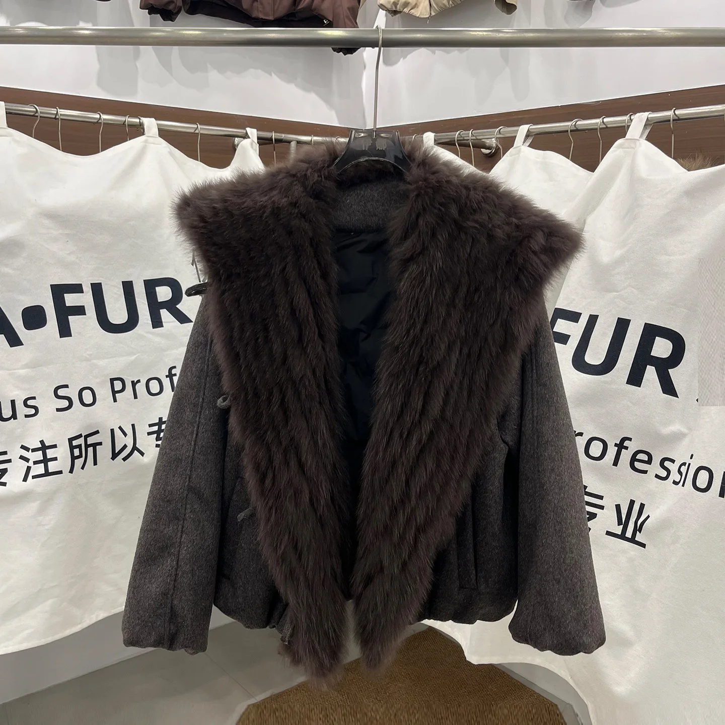 Winter Natural Large Fur Collar Woolen Down Jacket Female Thick Horn Button Parker Jacket Women White Duck Down Short Outwears
