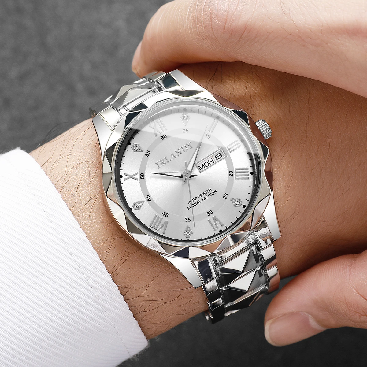 1pc Men's Watch Handsome Charm Roman Scale Calendar Dial Casual Versatile Quartz Watch (Box Not Included)