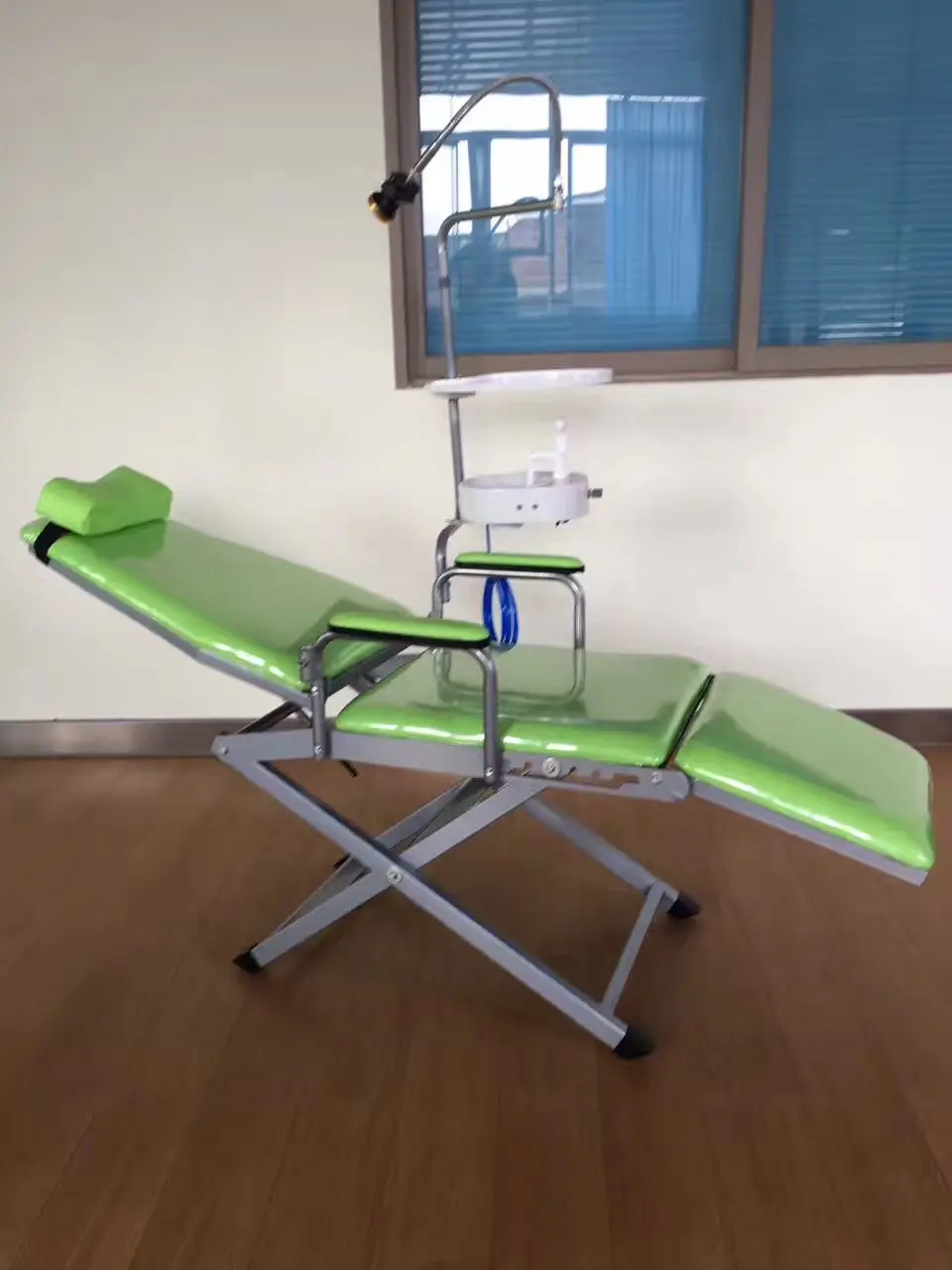 Portable dental chair, simple dental chair, folding chair, dental bed, oral cavity, free diagnosis, pit and fissure sealing, lyi