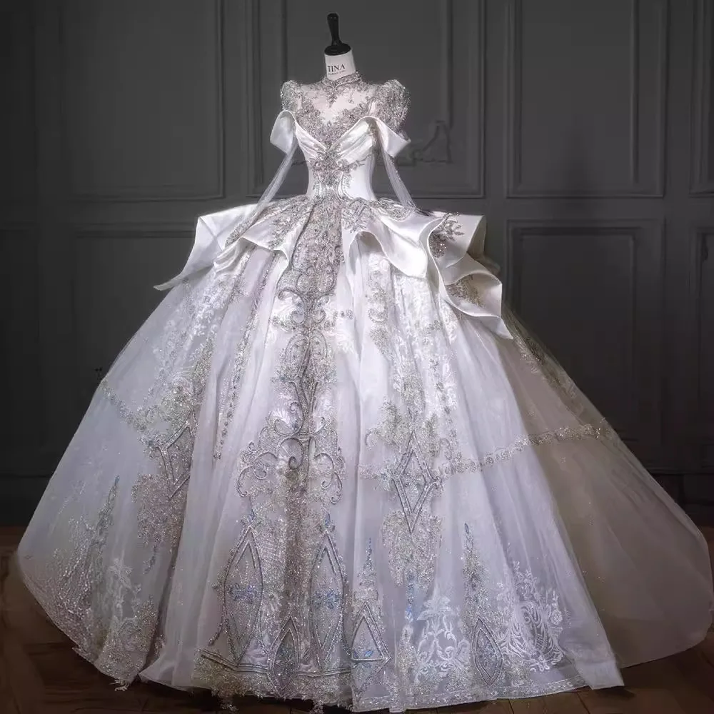 Main wedding dress white French couture wedding dress with long train