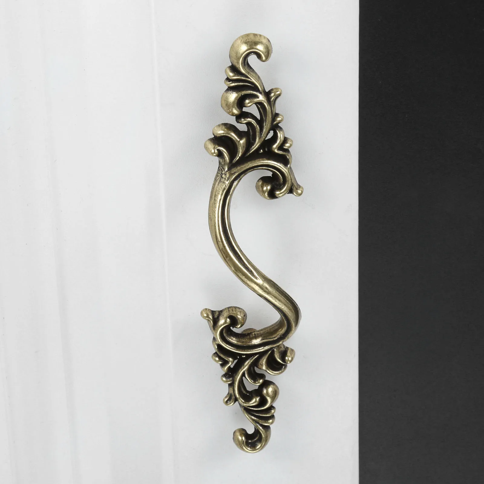 Zinc Alloy Kitchen Cabinets Door Pulls 64MM/96MM Antique Furniture Hardware Handle Drawer Wardrobe Cupboard Handle Dresser Knob