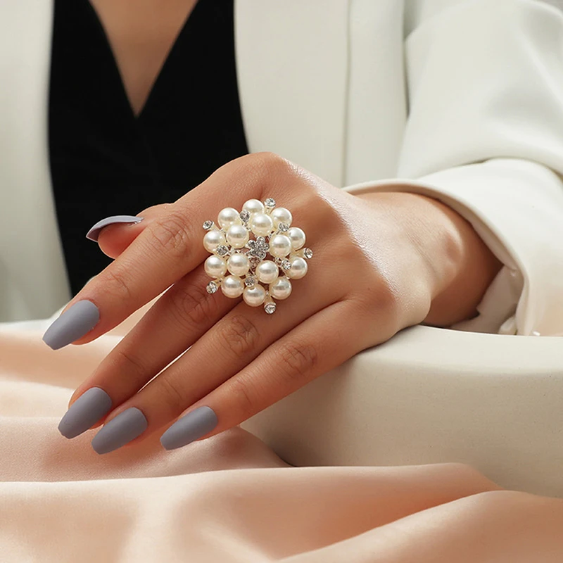 Elegant White Pearl Crystal Flower Women Ring Jewelry Accessories Luxury Big Korean Flower Zircon Engagement Ring Party Gift