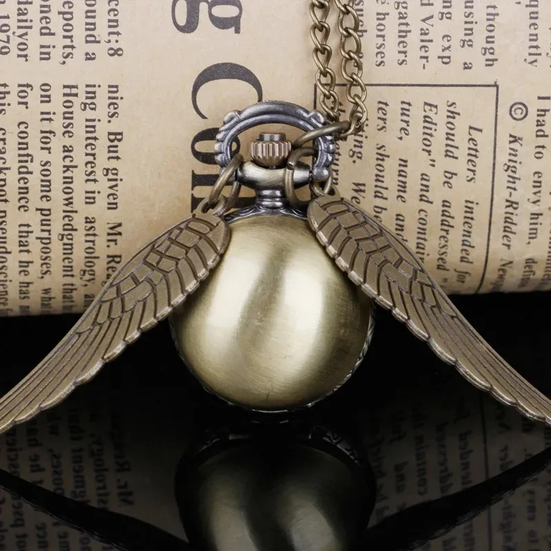Vintage Wing Ball Quartz Pocket Watch Exquisite Necklace Pendant Fob Chain Magic Steampunk Pocket Watch Men and Women