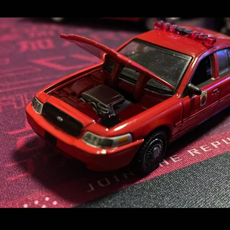 1:64 2001 포드 크라운 빅토리아 인터셉터 높은 시뮬레이션 합금 자동차 모델 소장 장난감 선물 수집품 어린이 장식품