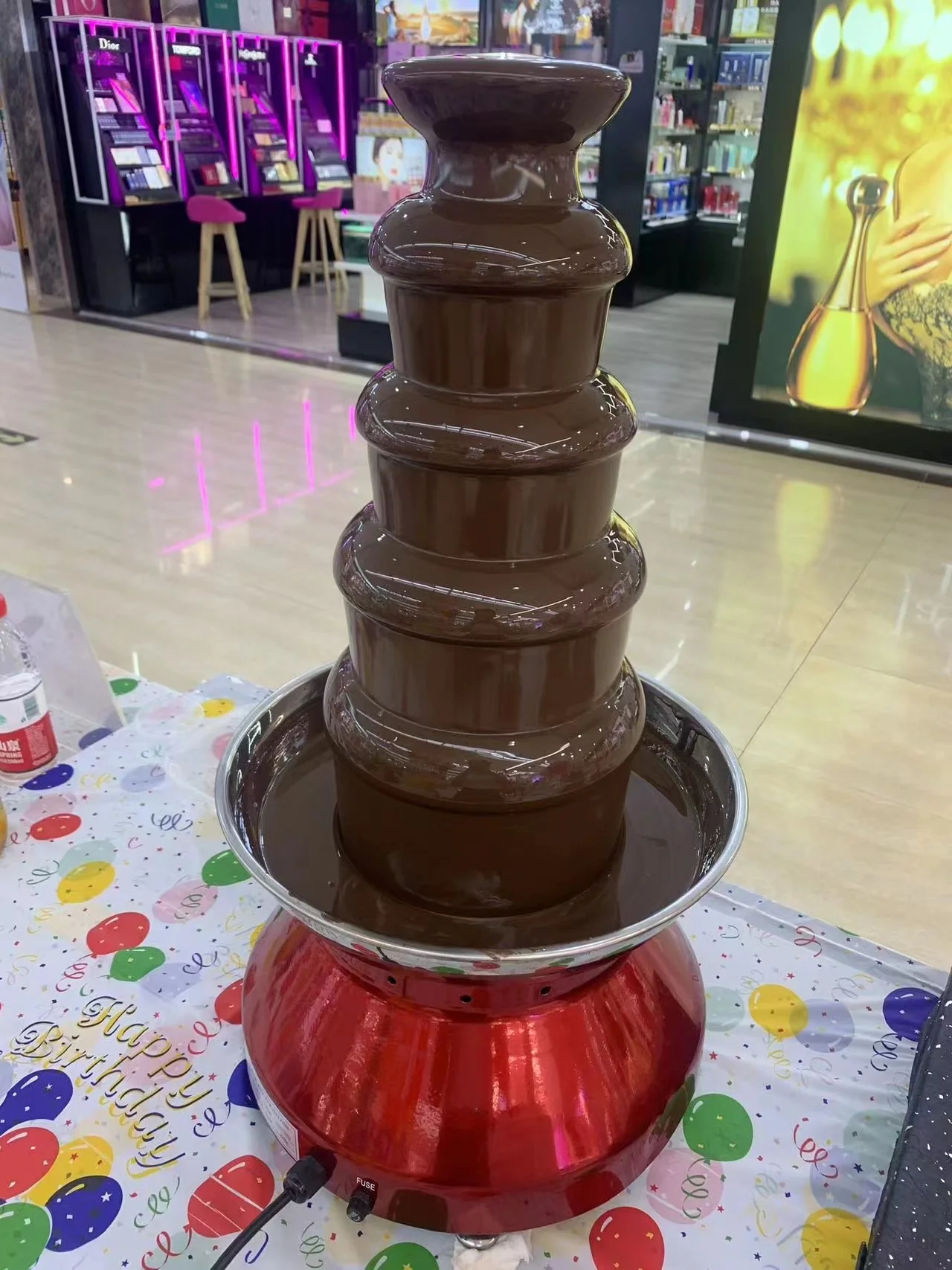 Macchina per fontana di cioccolato a cinque piani torre Spray per uso domestico completamente automatica macchina per cascata di cioccolatini per feste di matrimonio commerciali