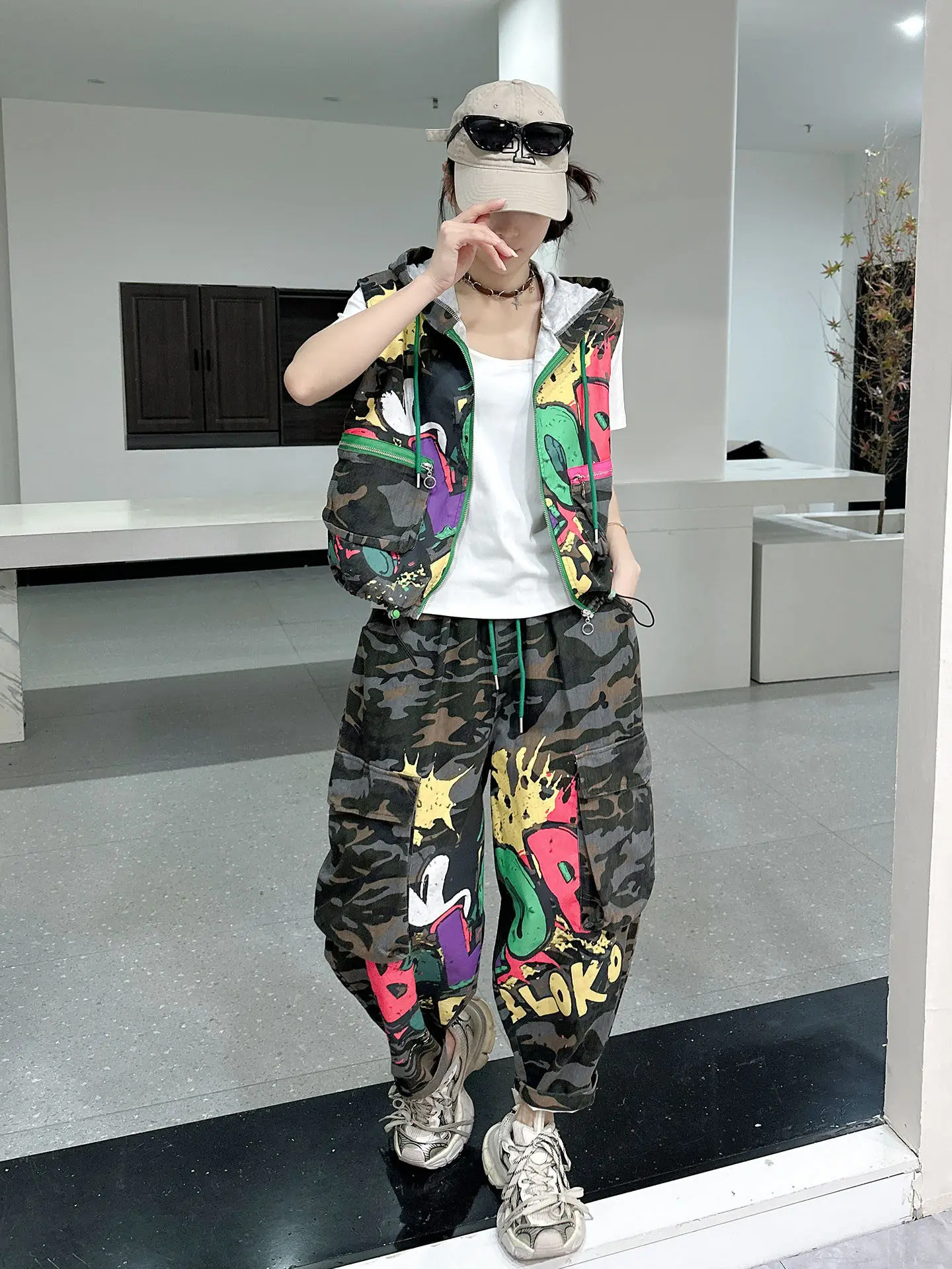Camouflage Vest Two Piece Set Women Hip Hop Streetwear Sleeveless Denim Jacket Harem Cargo Pants Casual Outfit Wholesale view 3