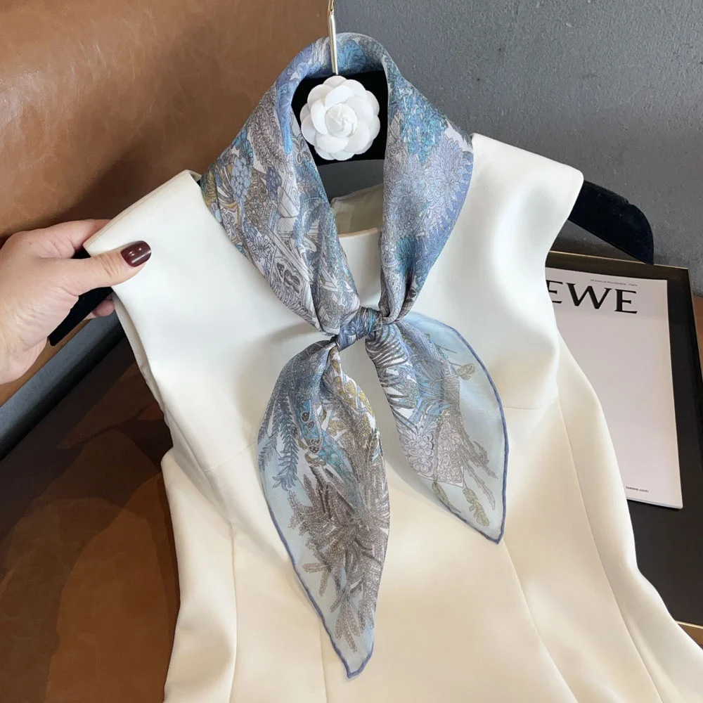 ファッショナブルなシルクスクエアスカーフ軽量通気性春夏秋マルベリーシルク小さなネクタイ女性用花柄多用途