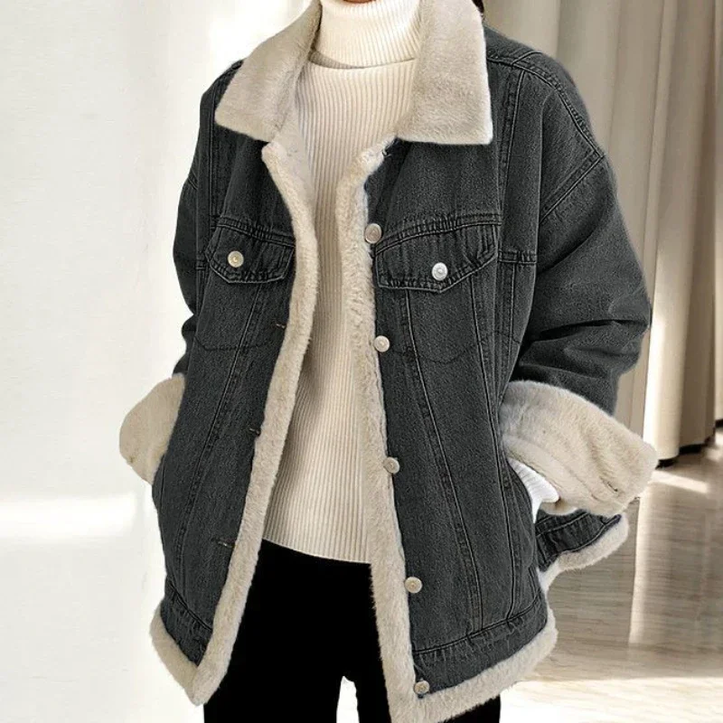 Outerwear Wool Inside Patchwork Padded Denim Jacket for Women Winter 2024 Cold Long Trench with Fur Plush Warm Woman Jean Coat