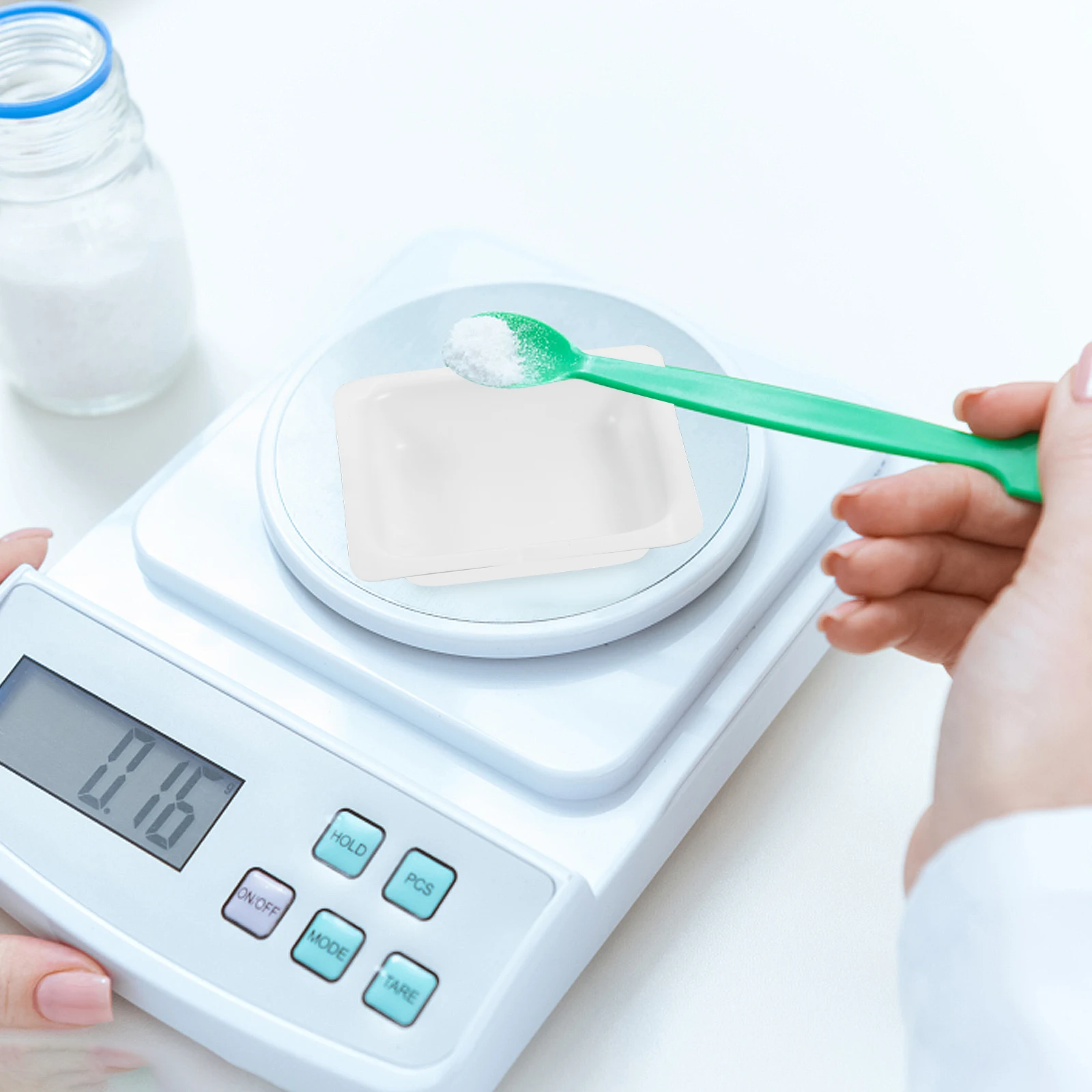 

20pcs Weighing Dish Plastic Lab Tray Disposable Food Safe Lightweight Measuring Liquid Powder Flat Bottom Easy Stack