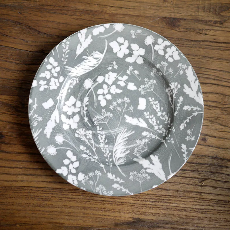 

Grey graffiti effect dark patterned flower and bird 8-inch plate/retro style dining plate exported to the UK