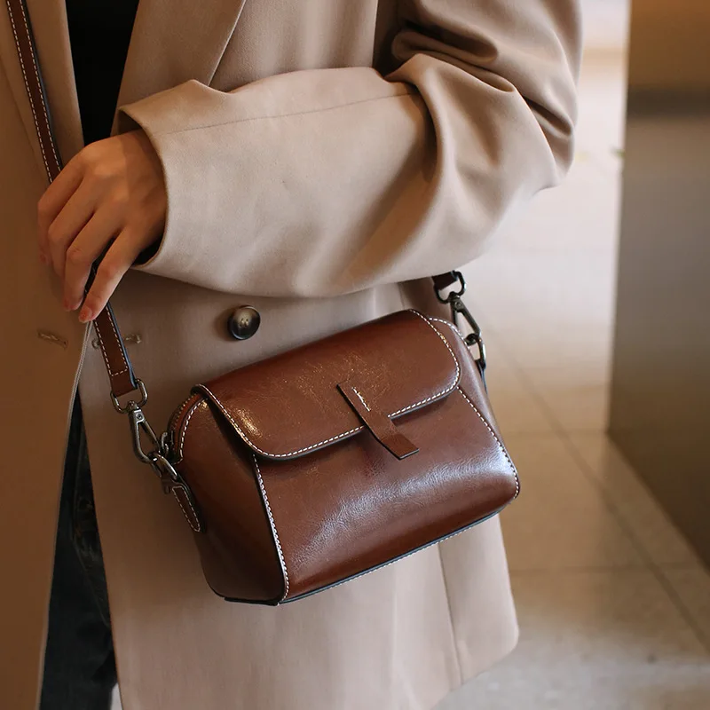 Pequena bolsa de couro feminina, elegante cera de óleo, versátil e simples bolsa de ombro, bolsa tiracolo de alta qualidade