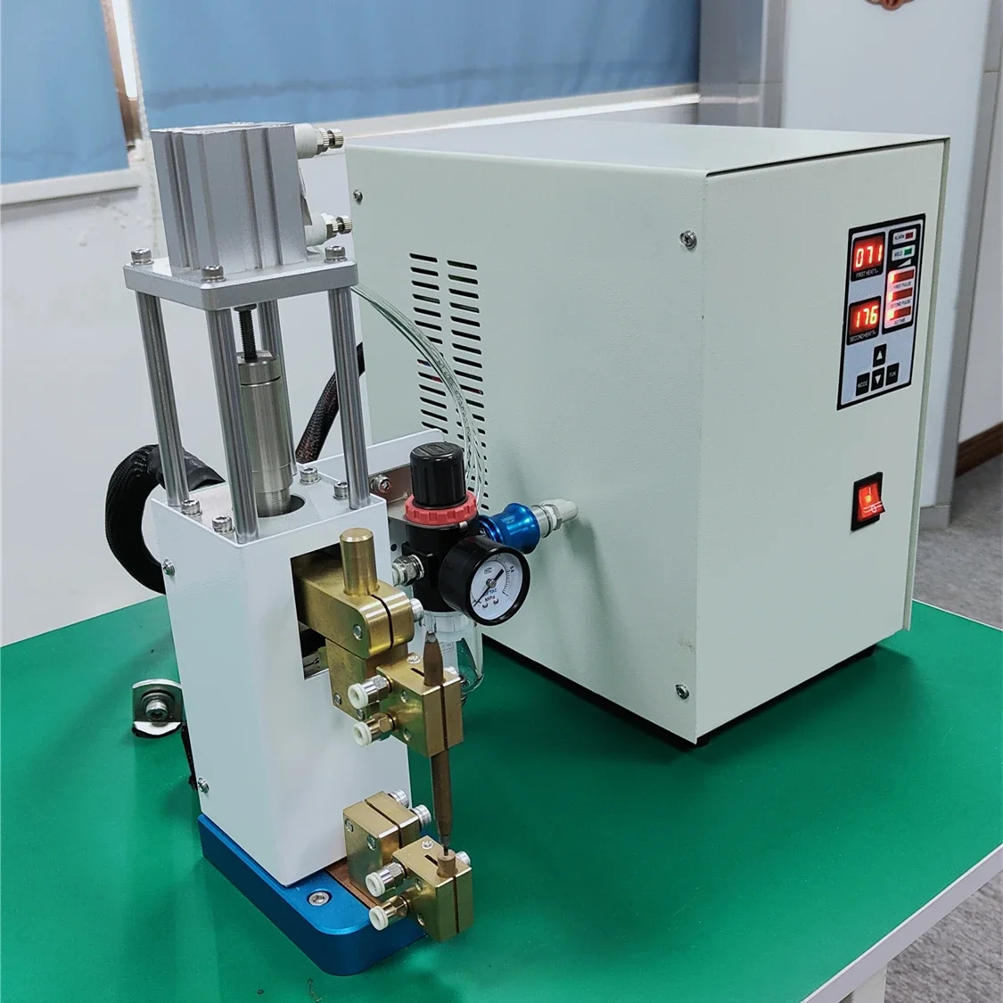 Micro ST-1800 Inverter Resistance Spot Welder Hardware Spot Welding Machine
