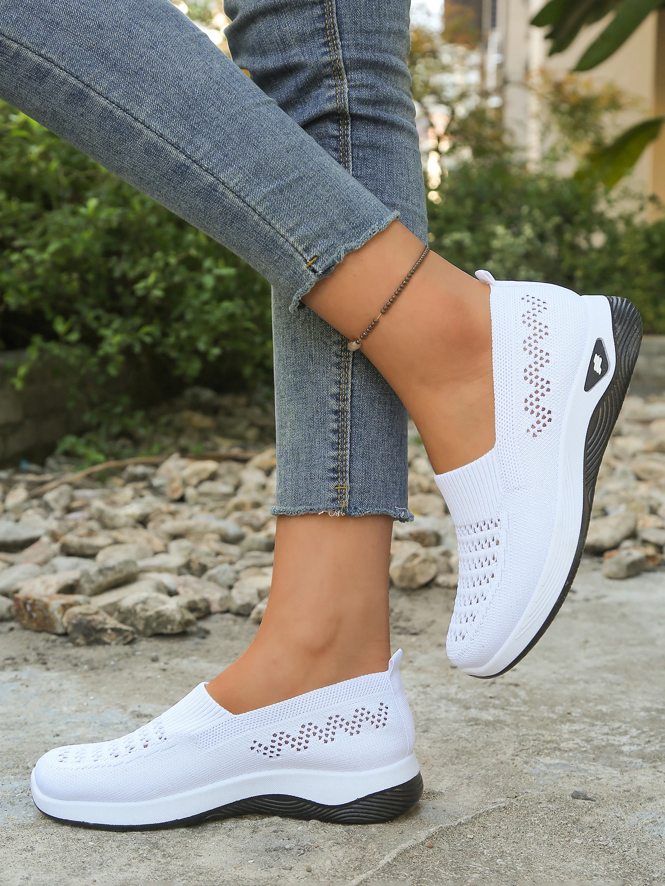 2026 Sommer Damen Leichte Bequeme Atmungsaktive Lässige Ausgehöhlte Slip-On Wanderschuhe – Detail 19
