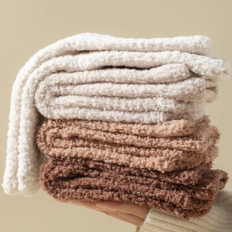 1/6 Paar Winter-Korallensamt, dick, mit Mittelrohr und dickem Samt für Kinder, warme und kältebeständige Nördliche Plüschsocken