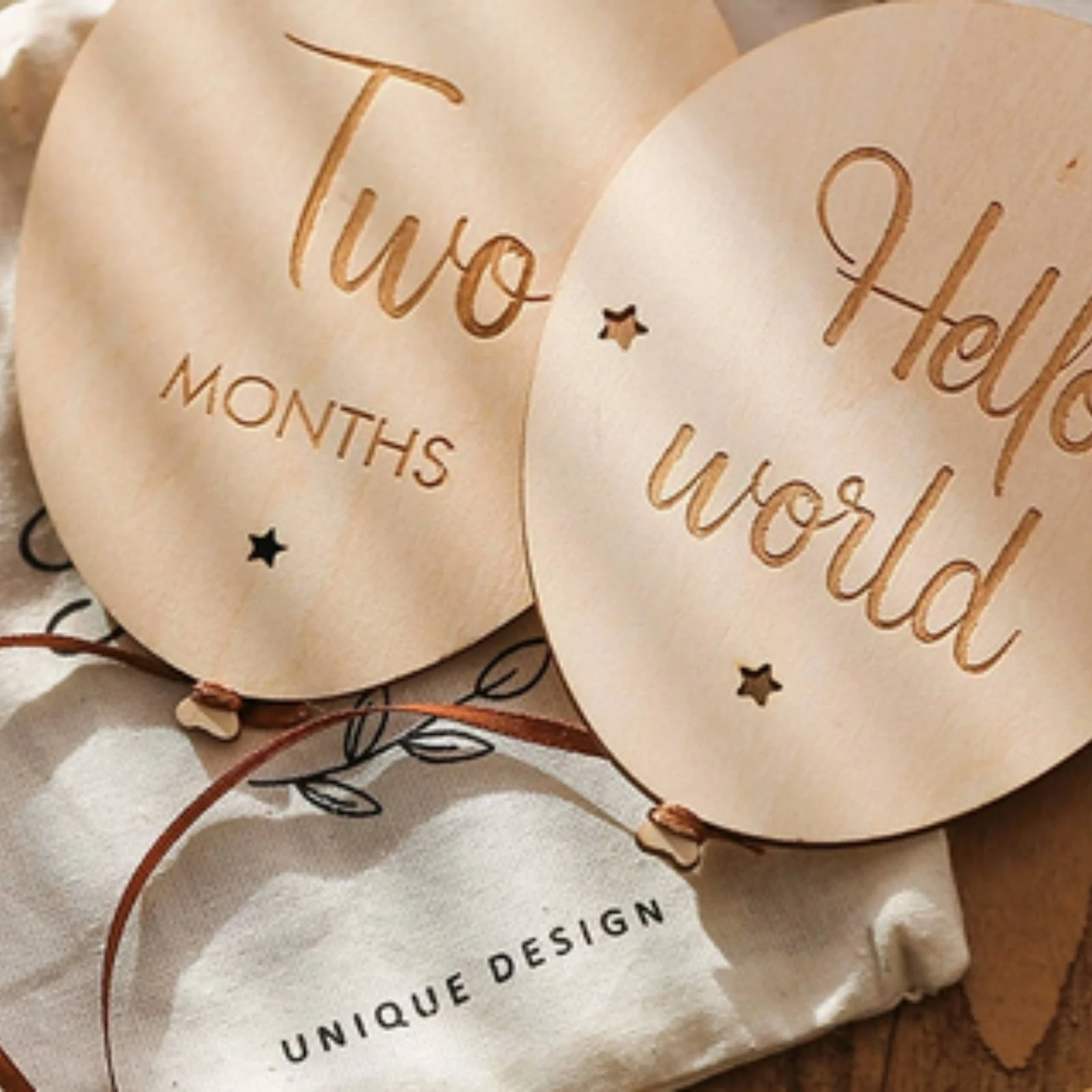 Wooden Milestone Plaque Gender-Neutral Baby Milestone Disc with Ribbon Double-Sided Photo Props Growth Sturdy for Newborns