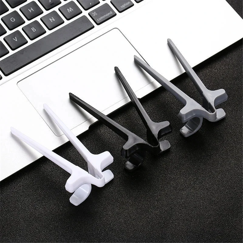 1PC New Plastic Creative Finger Chopsticks Anti-dirty Play Games Phone Clip Snacks Creative Lazy Assistant Games Accessories