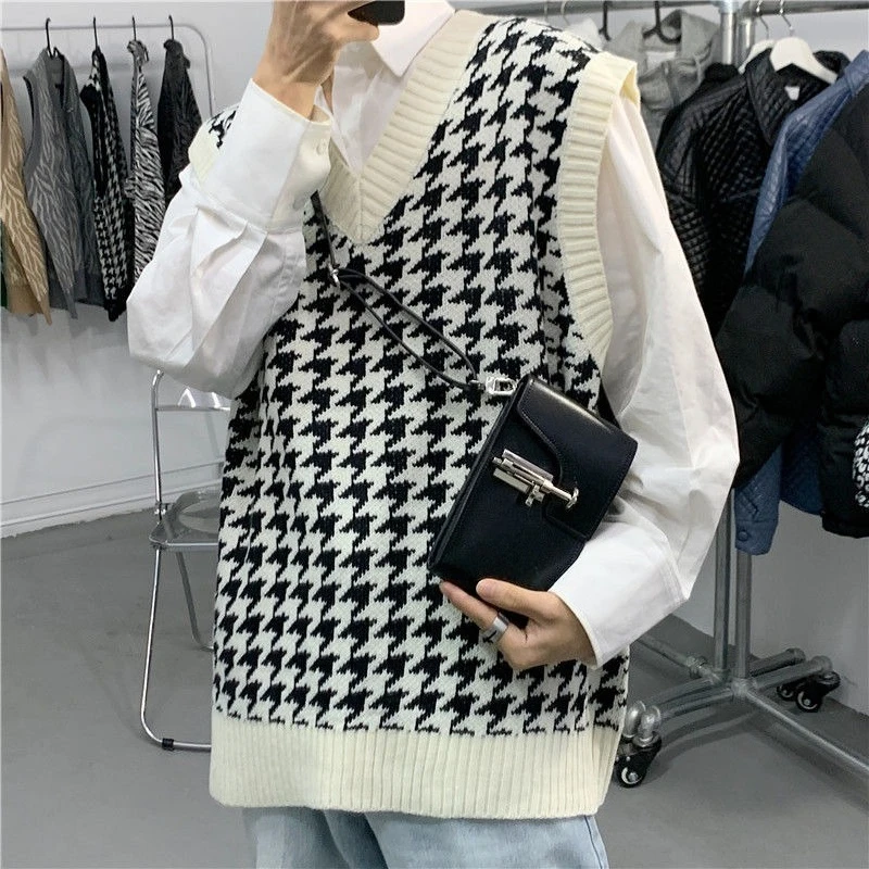 Designer Niche American Vintage Houndstooth V Neck Pullover Knit Vest Layering Sleeveless Sweater for Spring Autumn Men