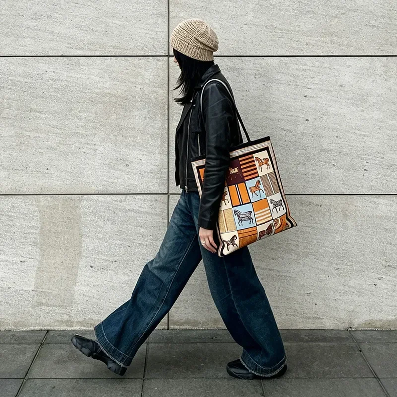 

2026 Xiaohongshu trendy versatile canvas bag large capacity women's handbag carrying book bag shoulder bag wholesale